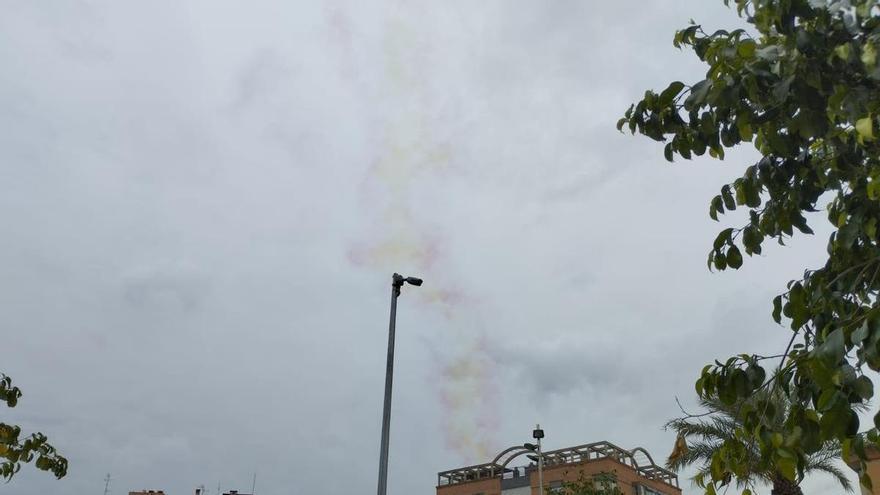 La Patrulla Águila sorprende a los murcianos dibujando la bandera de España en el cielo