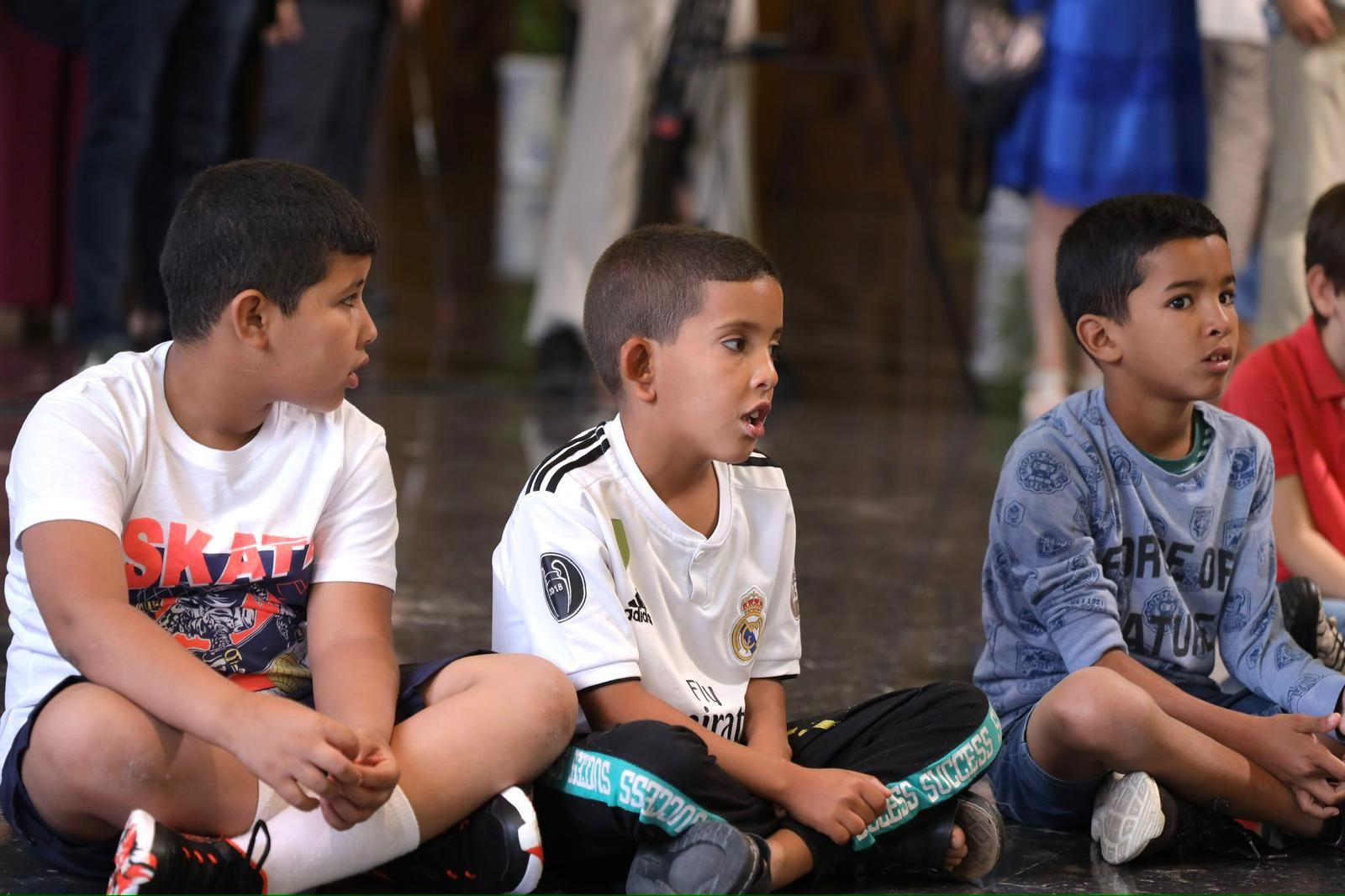 EN IMÁGENES | La visita de los niños saharauis al Ayuntamiento de Zaragoza