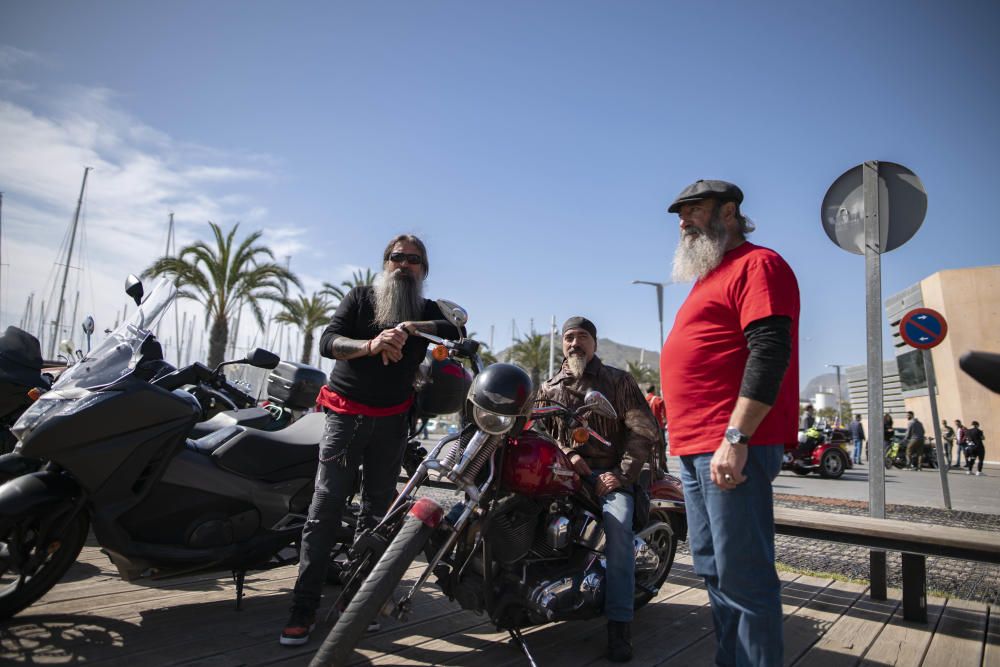 Demostración de grafitis sobre coches en Cartagena