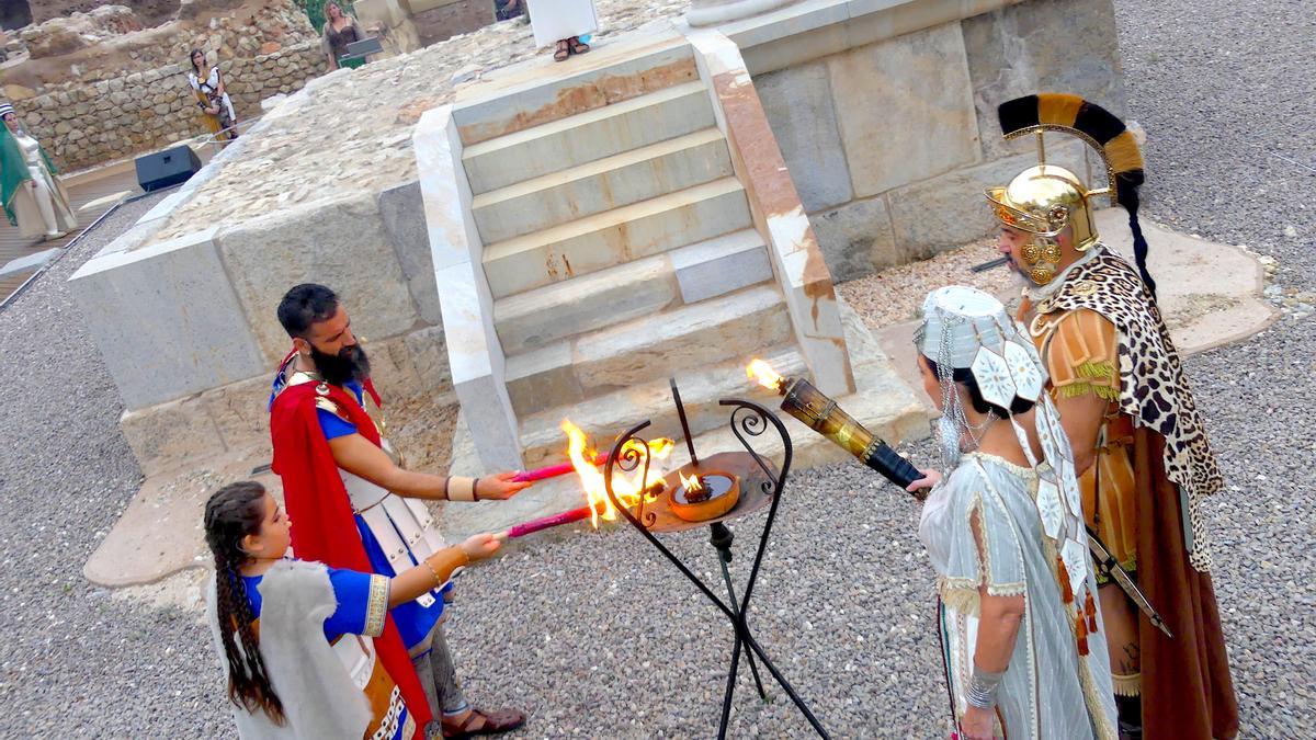 El encendido del fuego, uno de los actos de Carthagineses y Romanos