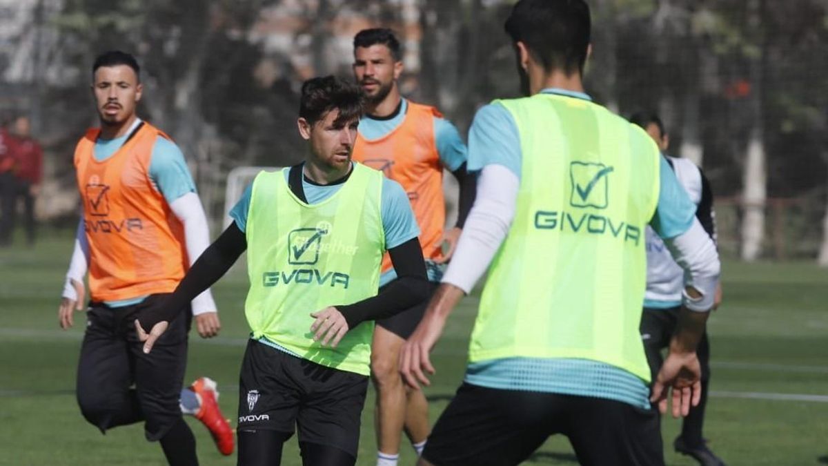 Javi Flores durante la sesión de trabajo del miércoles en la Ciudad Deportiva.