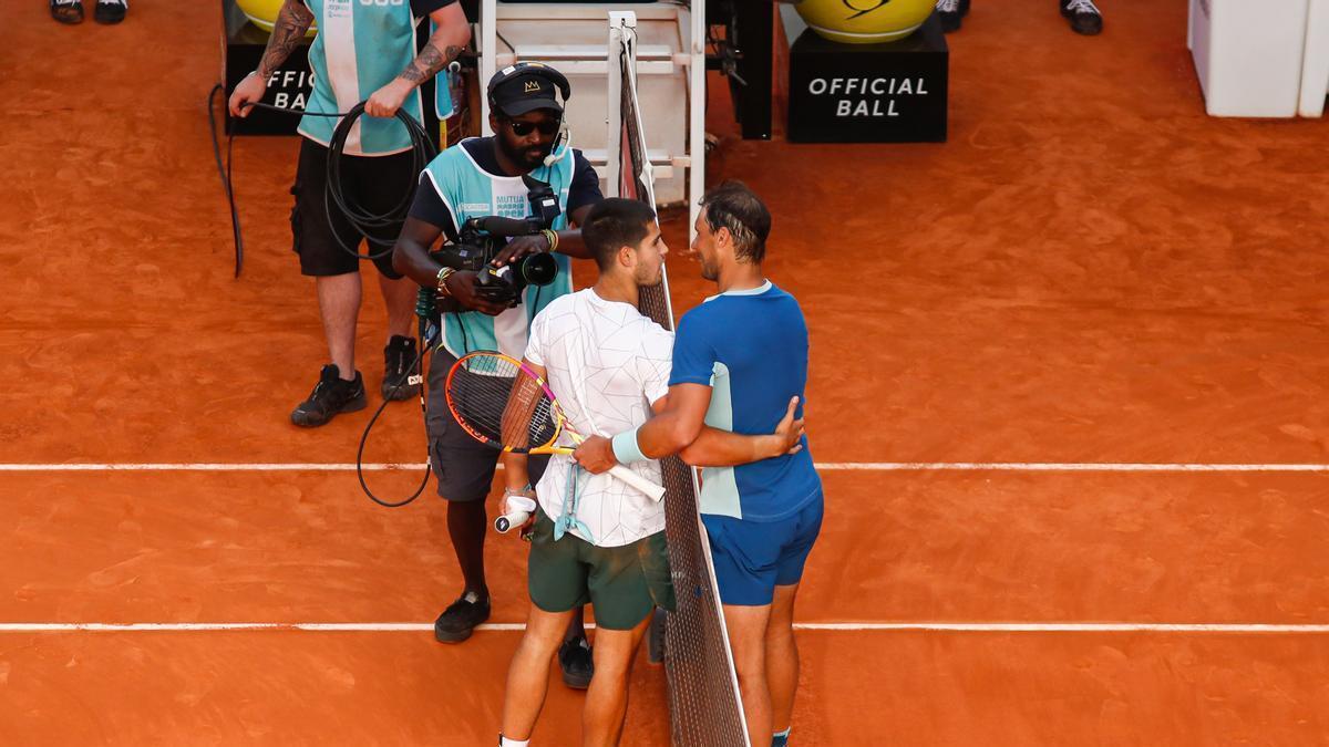 Carlos Alcaraz y Rafa Nadal tras su partido en Madrid de hace unos días.