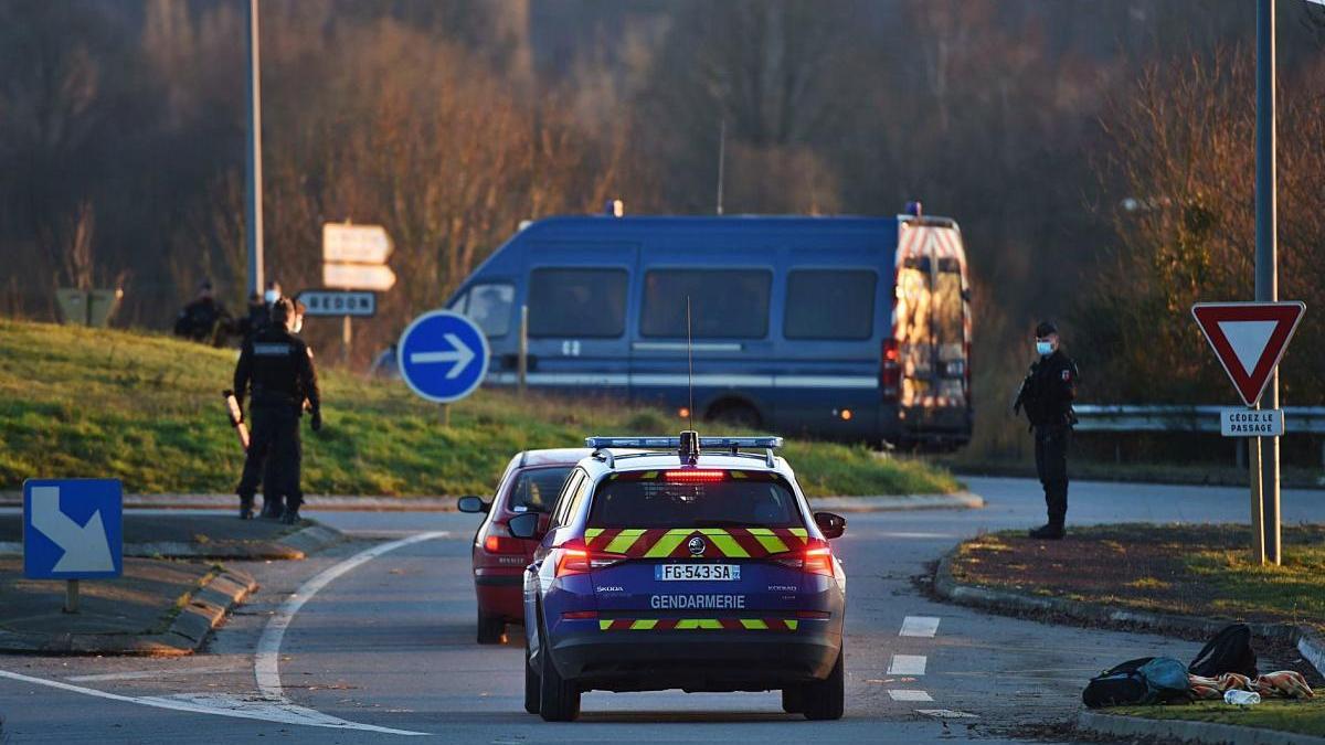 Un control de la gendarmeria francesa a la carretera, el dia 1 de gener.