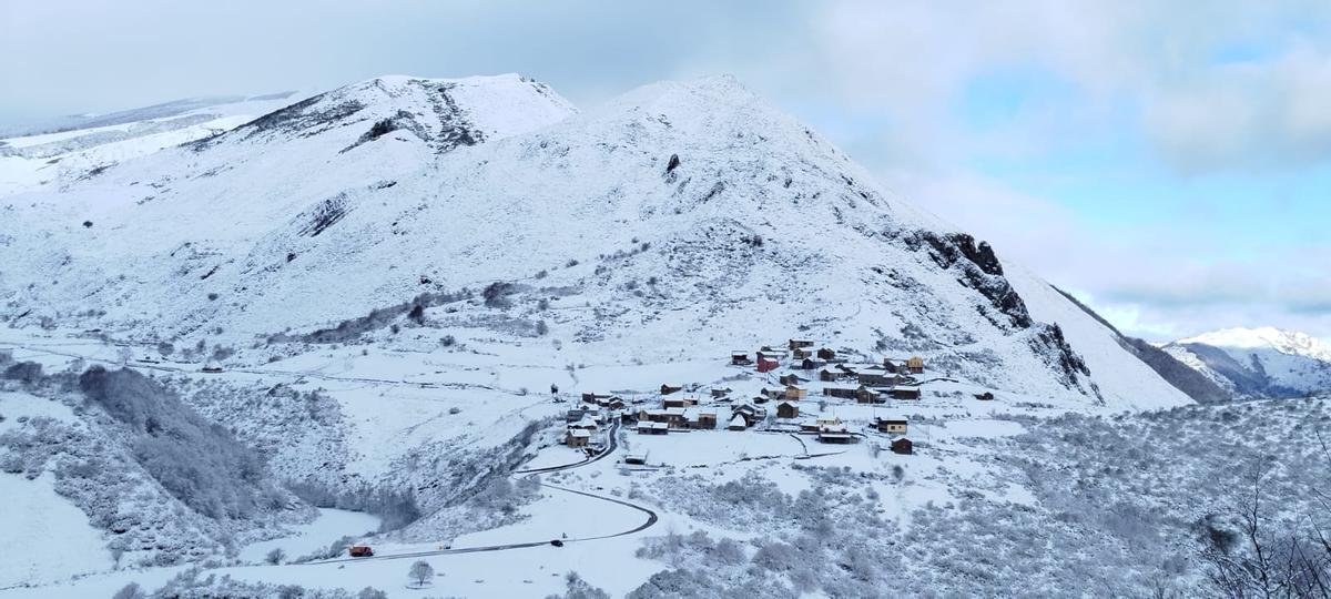 Nieve en Asturias en el primer día del invierno