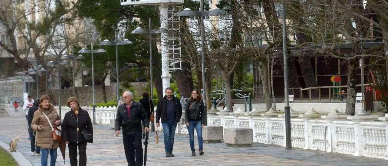 La zona del parque de Compostela, donde se inicia la campaña de limpieza. // Noé Parga