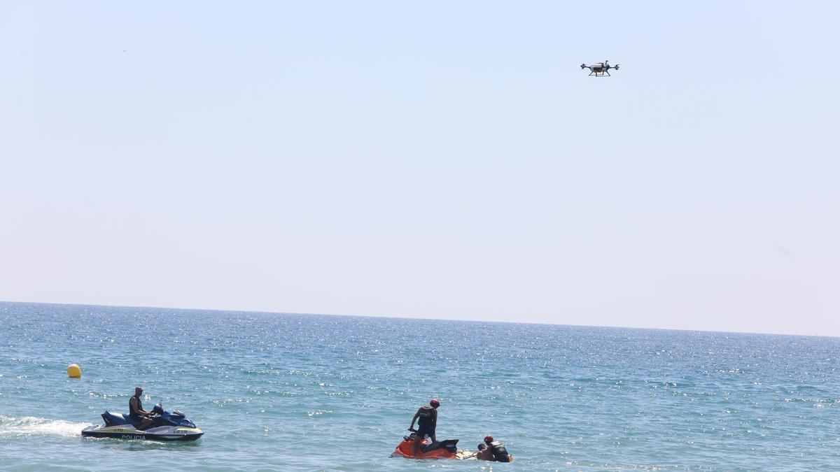 Simulacro de rescate con dron y motos de agua