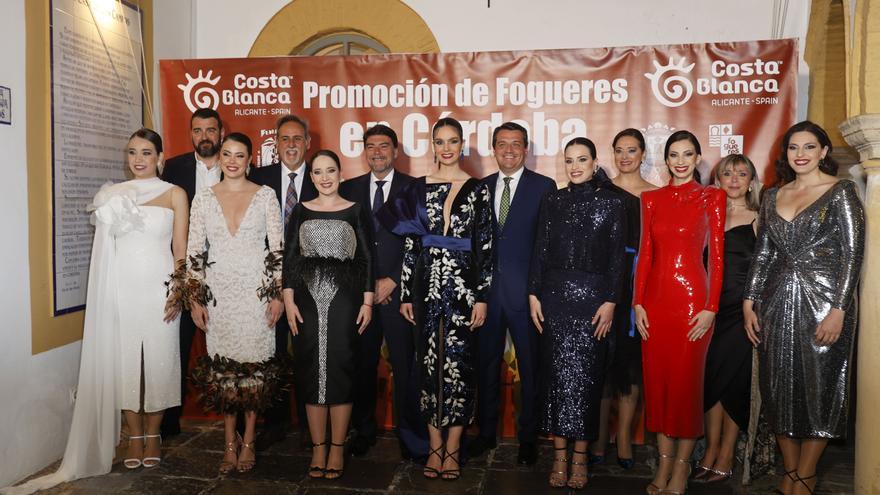 Los alcaldes de Alicante y Córdoba se regalan parte de sus ciudades durante la visita de las Hogueras