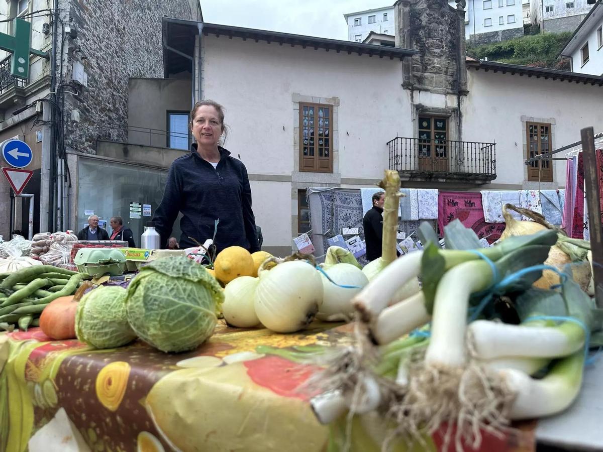 María Esther Rubio, con sus productos.
