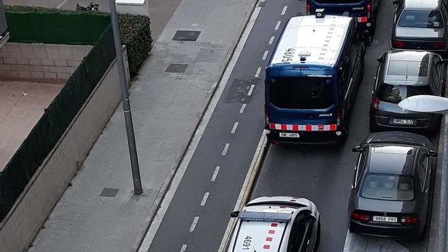 Un moment de l&#039;actuació policial de dimecres, a Salt.