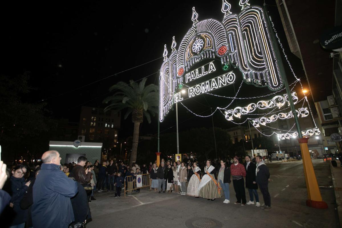 Así es el espectacular alumbrado de la Falla El Romano de Sagunt