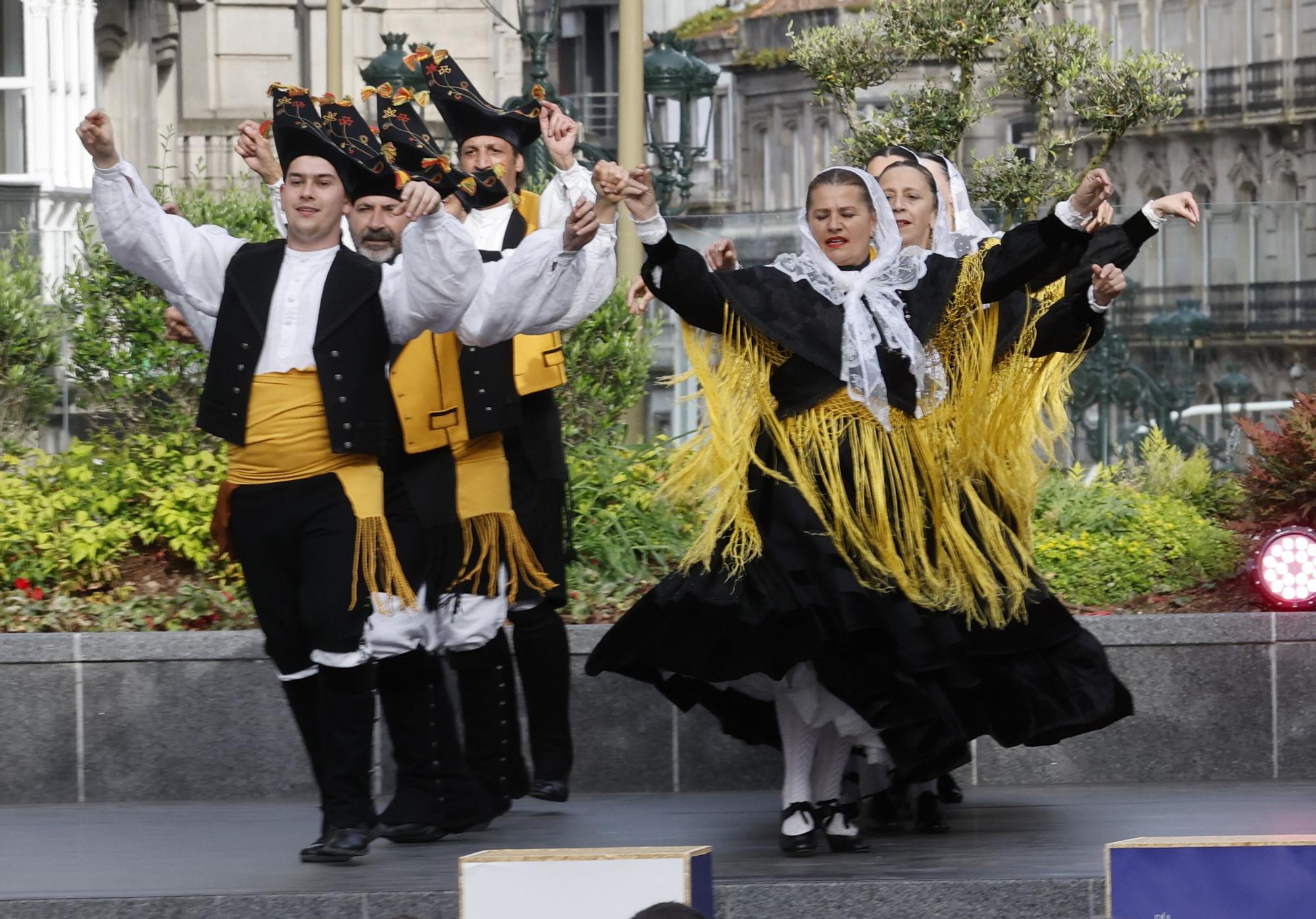 La ciudad se entrega a la música y la danza