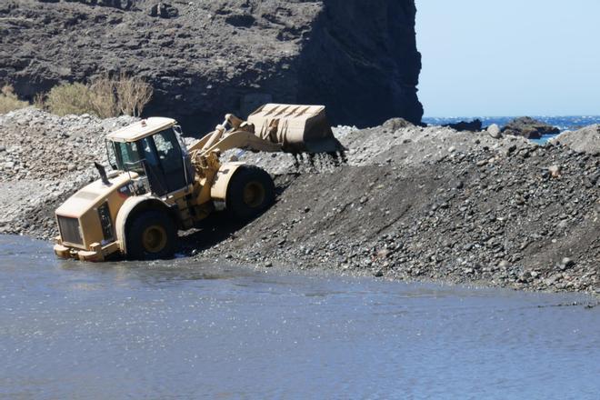 Limpieza de El Charco de La Aldea de San Nicolás para las fiestas de 2022