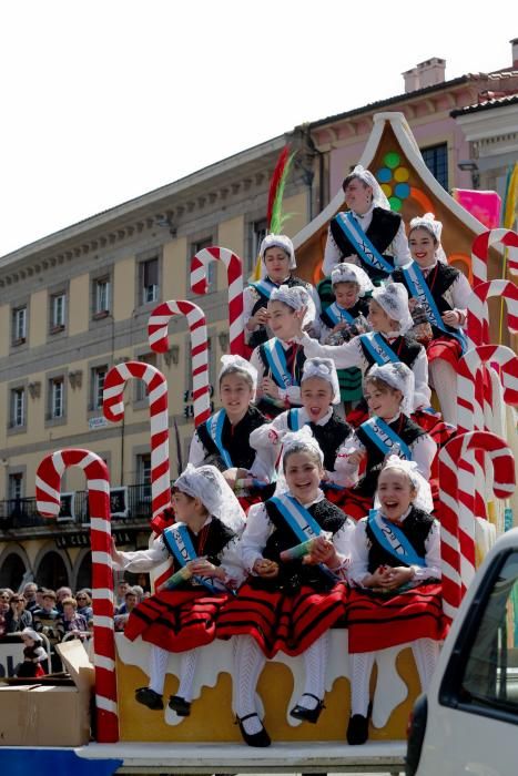 Pregón y desfile de carrozas en las fiestas del Bollo en Avilés