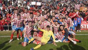 La plantilla de la Unión Deportiva Barbastro, equipo de Segunda RFEF que eliminó a la UD Almería de Primera.