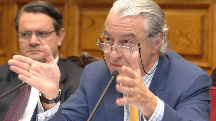 Lalo Azcona, durante la conferencia que pronunció en la Universidad de Oviedo en 2010.