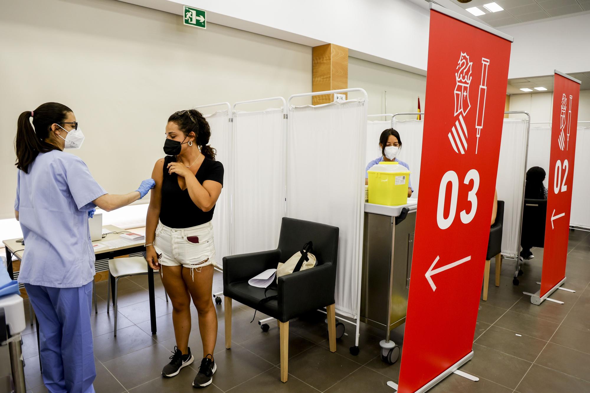 La sala multifuncional Jubiocio se convierte en el vacunódromo de los jóvenes