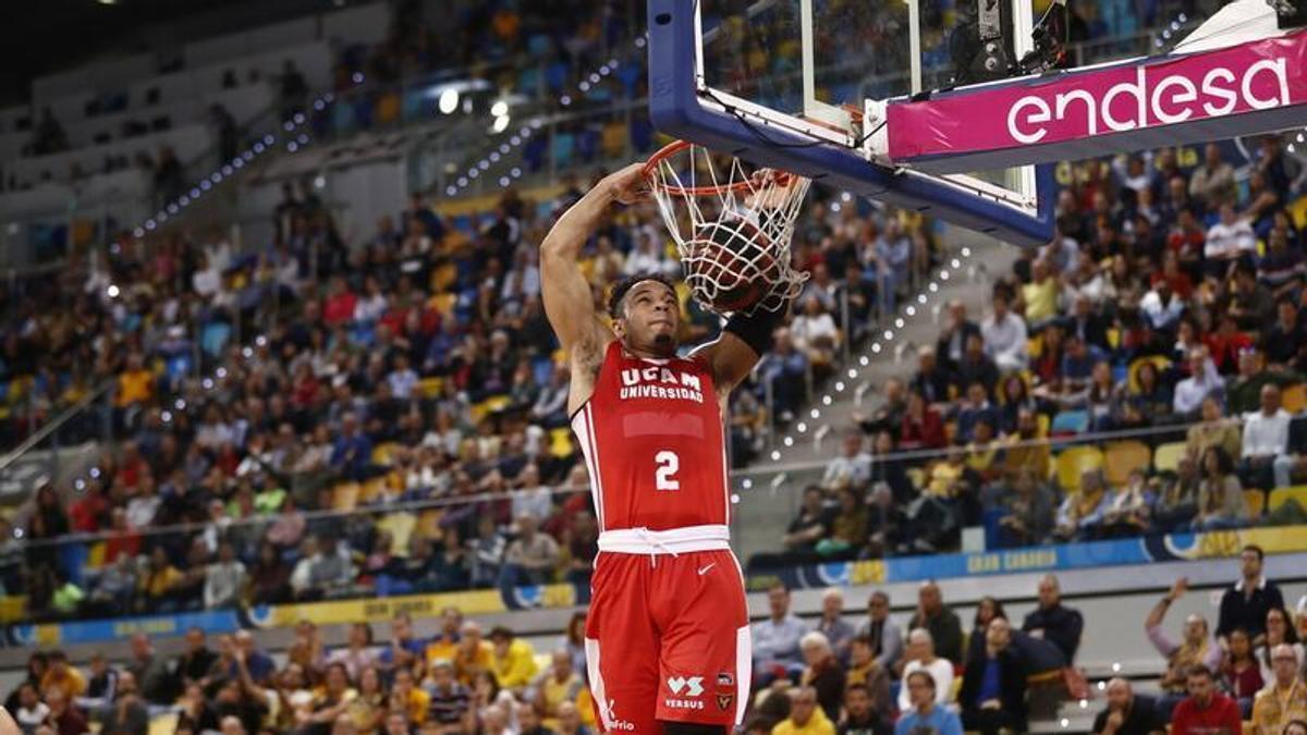 Marques Towns machaca el aro claretiano en su etapa en el UCAM Murcia.