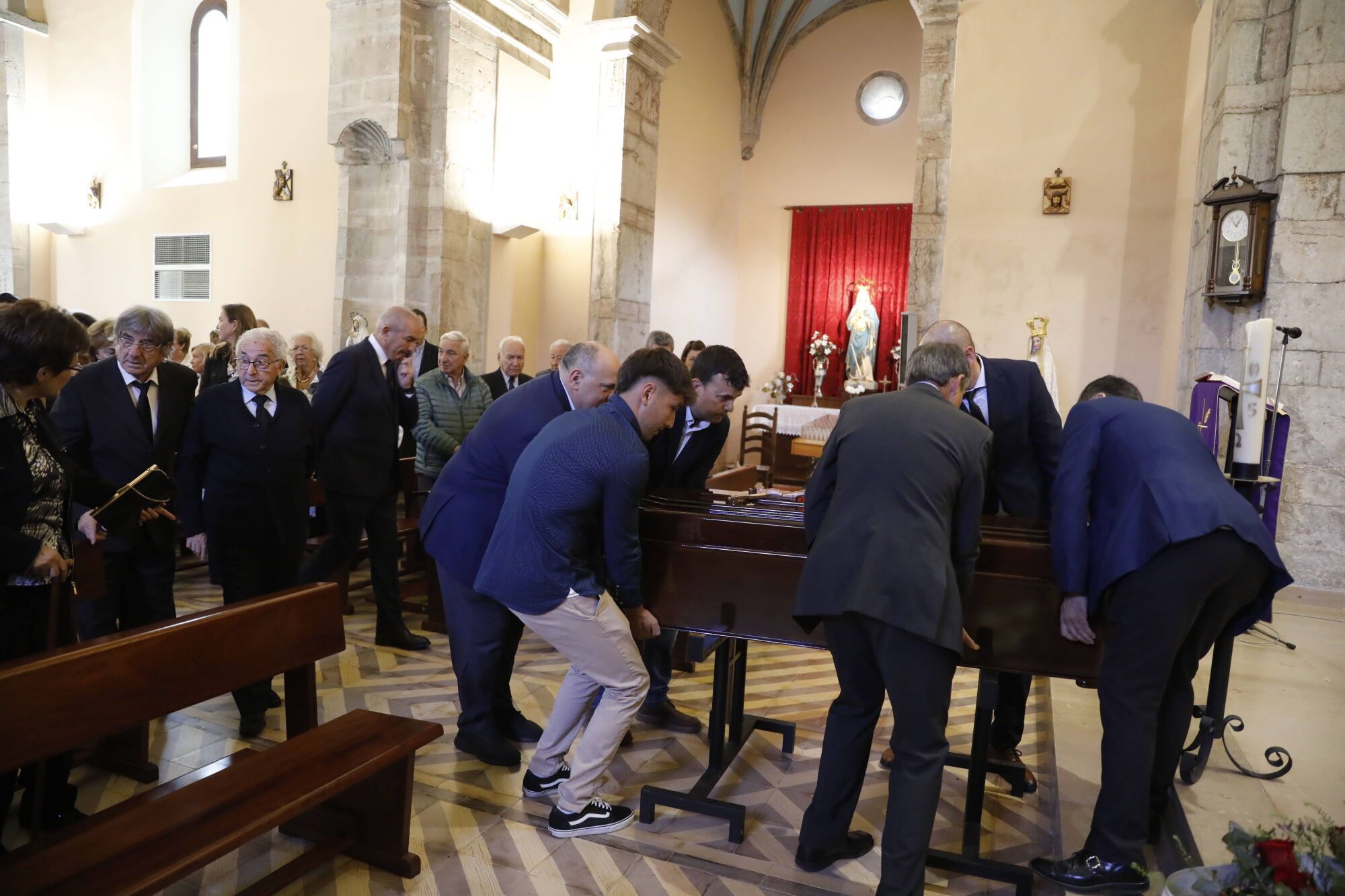 Así fue el funeral de Emilio Serrano en Ribadesella