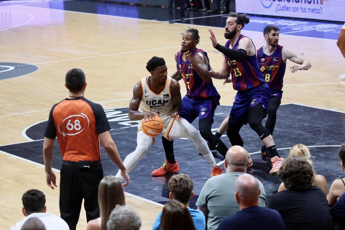 Las mejores imágenes del partido entre el UCAM y el Barcelona