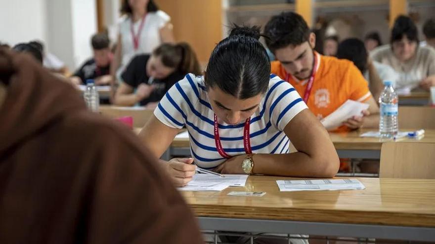 Extremadura convoca becas para estudiantes universitarios: 2.500 euros a los mejores expedientes