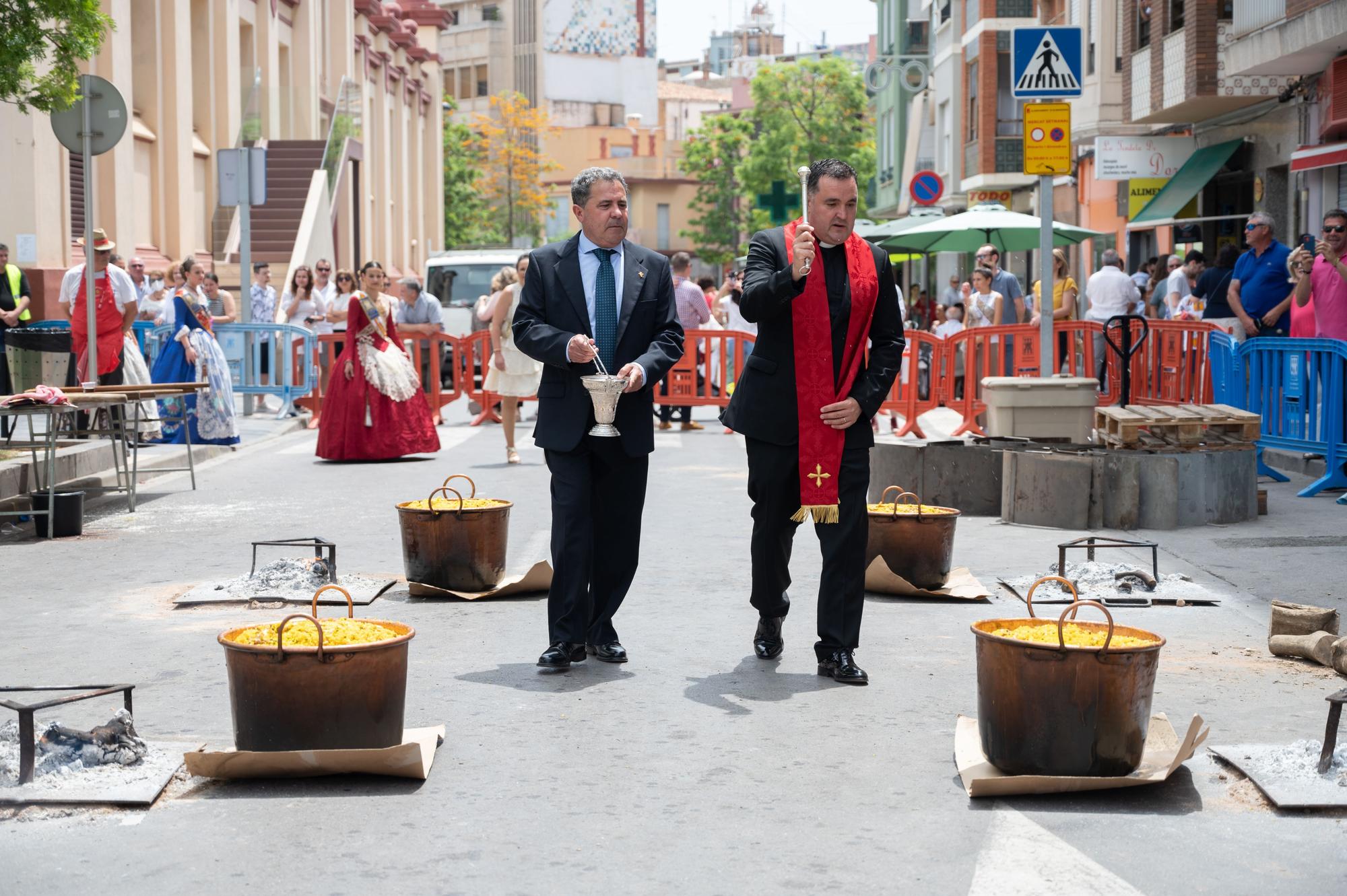 Revive el día grande de Santa Quitèria en Almassora con Les Calderes y la mascletà