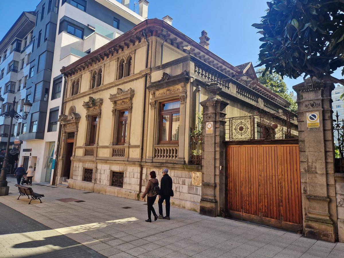 Aspecto actual del palacete de los Masaveu en la calle Pérez de la Sala.