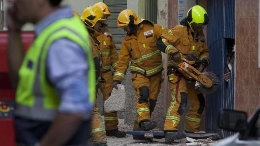 Vecinos del derrumbe de Carrús, a la espera  de soluciones definitivas