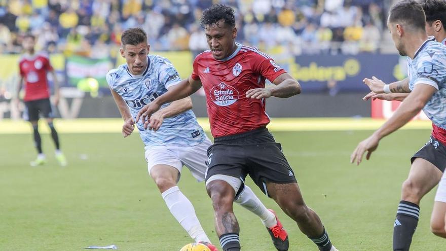 Tapia, antes de lesionarse en el partido contra el Cádiz