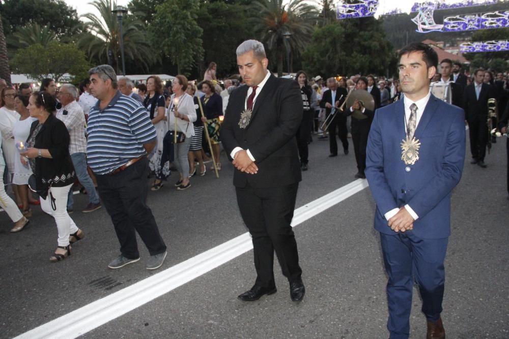 Un Cristo entre el fervor de la multitud. // Santos Álvarez