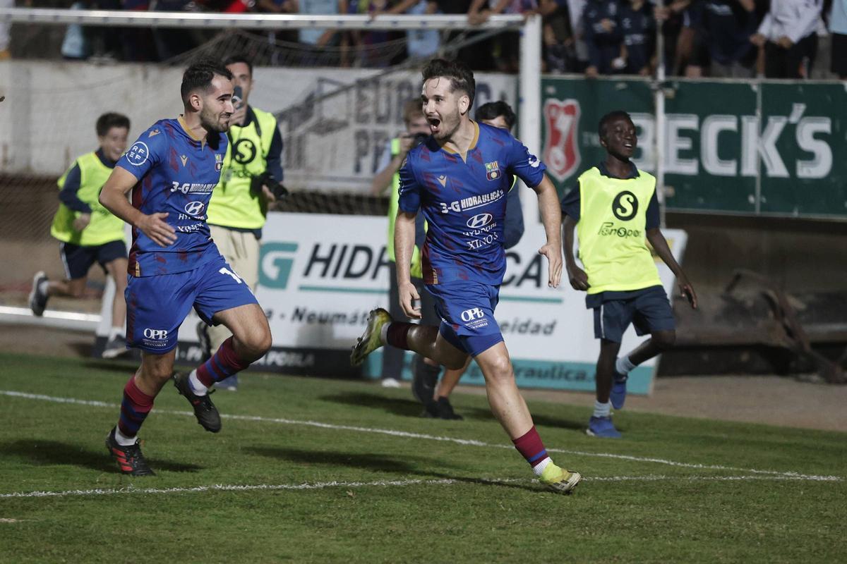 El Poblense celebra su clasificación para la Copa del Rey