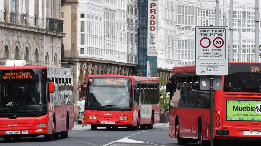 Las líneas de bus urbano se refuerzan durante las fiestas de María Pita