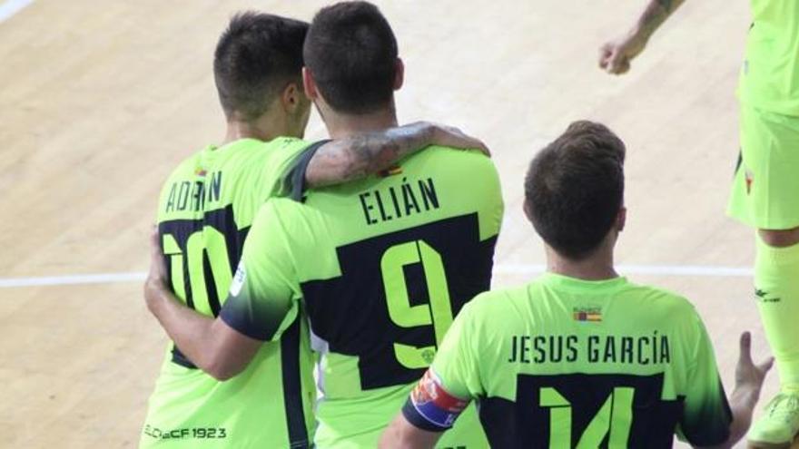 Los jugadores del Elche celebran el primer gol