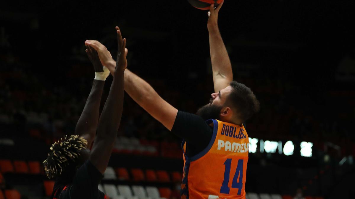 Partido entre el Valencia Basket y el Gran Canaria . Torneo Ciutat de València