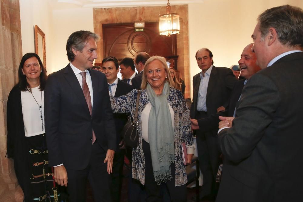 Íñigo de la Serna, Ministro de Fomento, analiza el "Presente y futuro de las infraestructuras en Asturias"