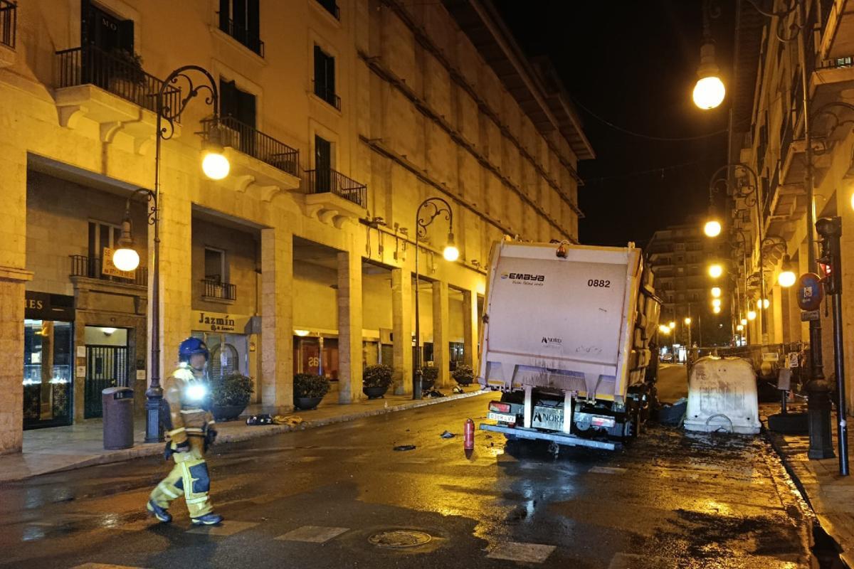 Un camión de Emaya se incendia en la avenida Jaume III de Palma