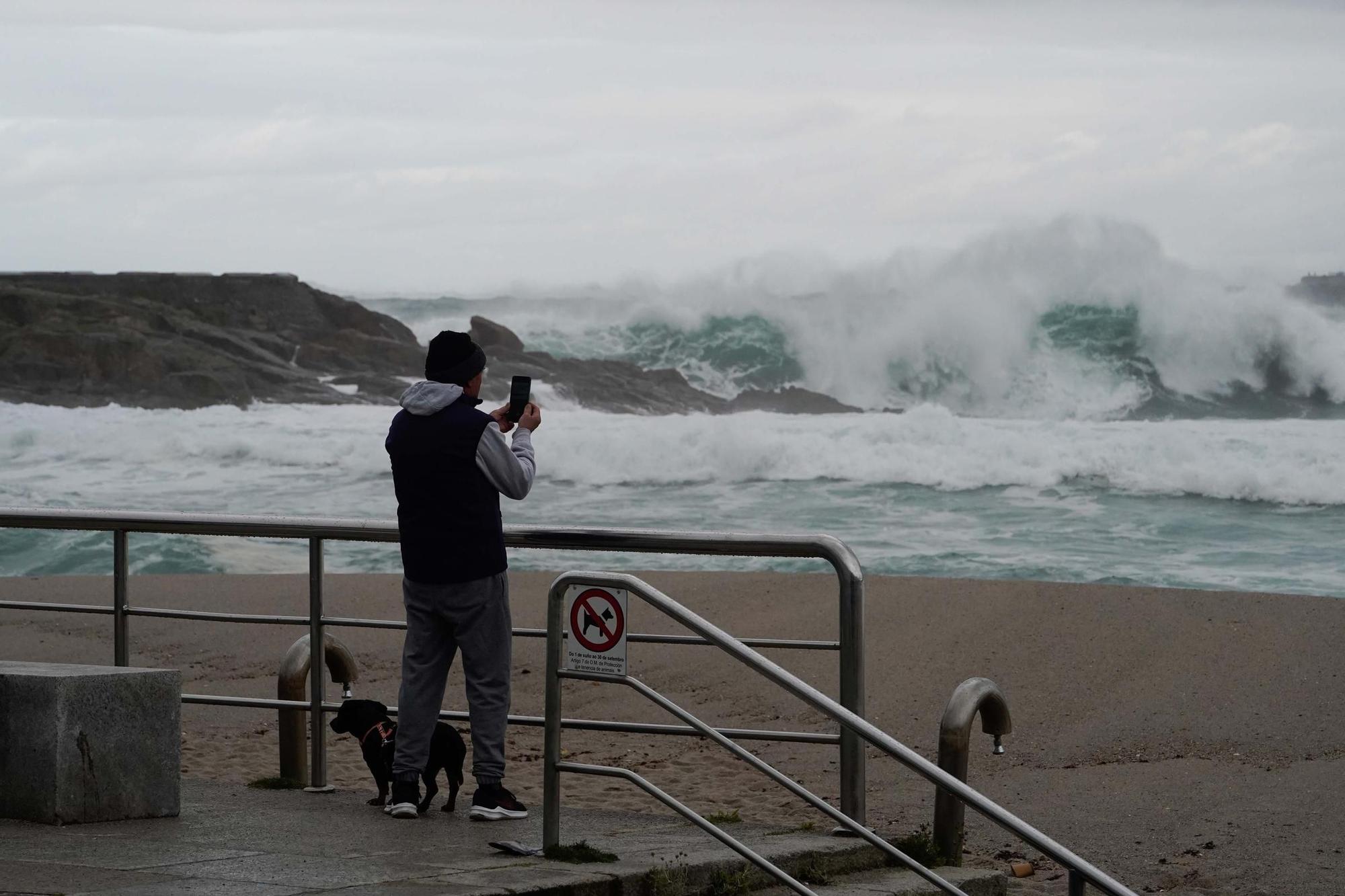 Pleamar en Riazor: últimos coletazos de la borrasca 'Nelson'