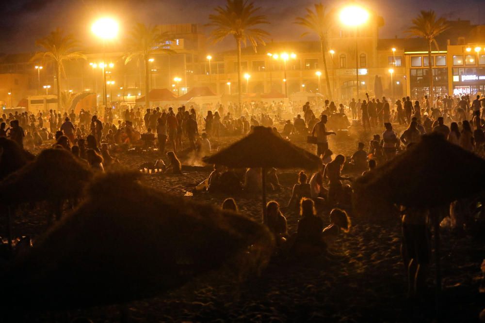 Hogueras de la noche de San Juan en València