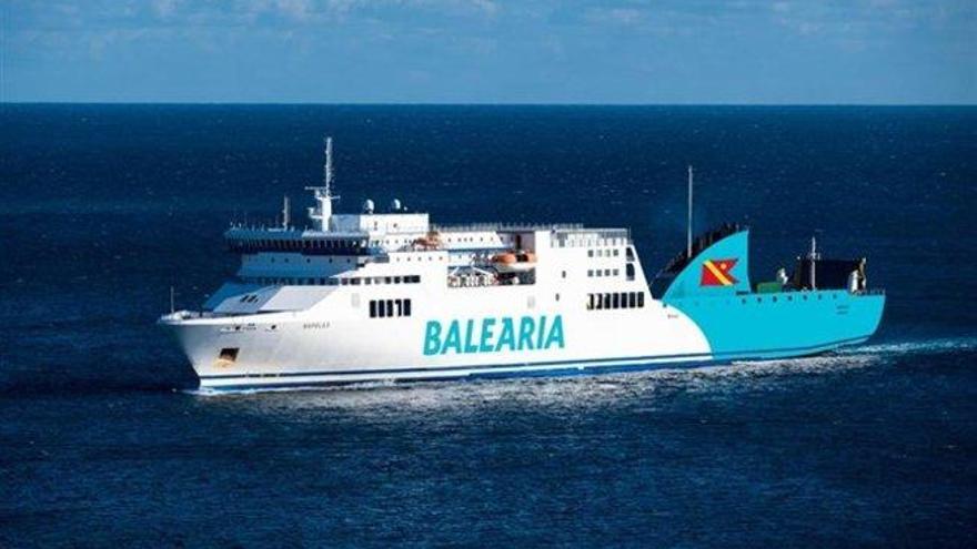 Un ferri de Balearia colisiona con un carguero en aguas marroquís