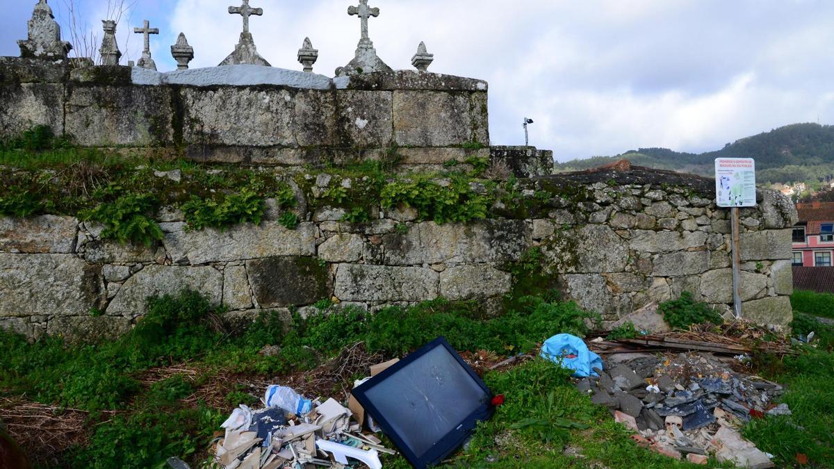 escombros cementerio cangas