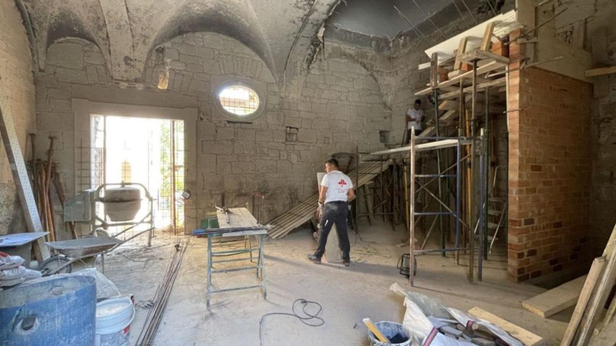 Els operaris ja treballen en la construcció de la nova entrada del museu | MUSEU DE SOLSONA