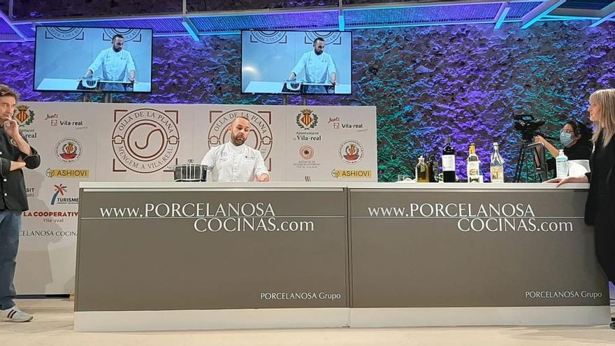 Diferentes reconocidos chefs han participado en la muestra de las distintas elaboraciones de platos en base a los ingredientes de la Olleta de la Plana.
