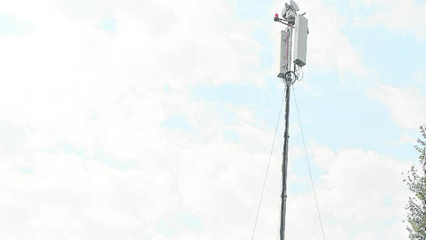 Una antena de telefonia instal·lada a Berga