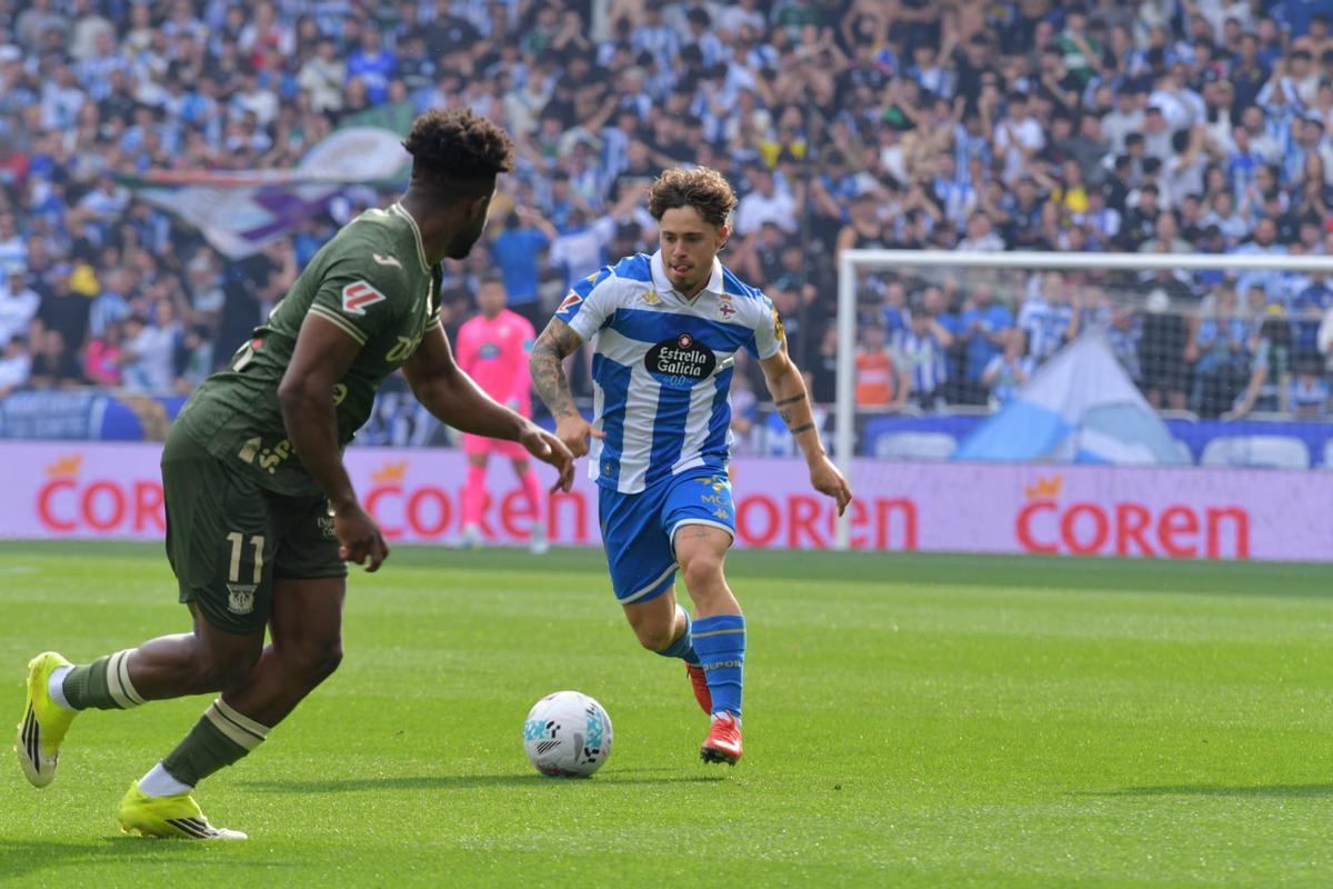 Mario Soriano encara a Diawara.