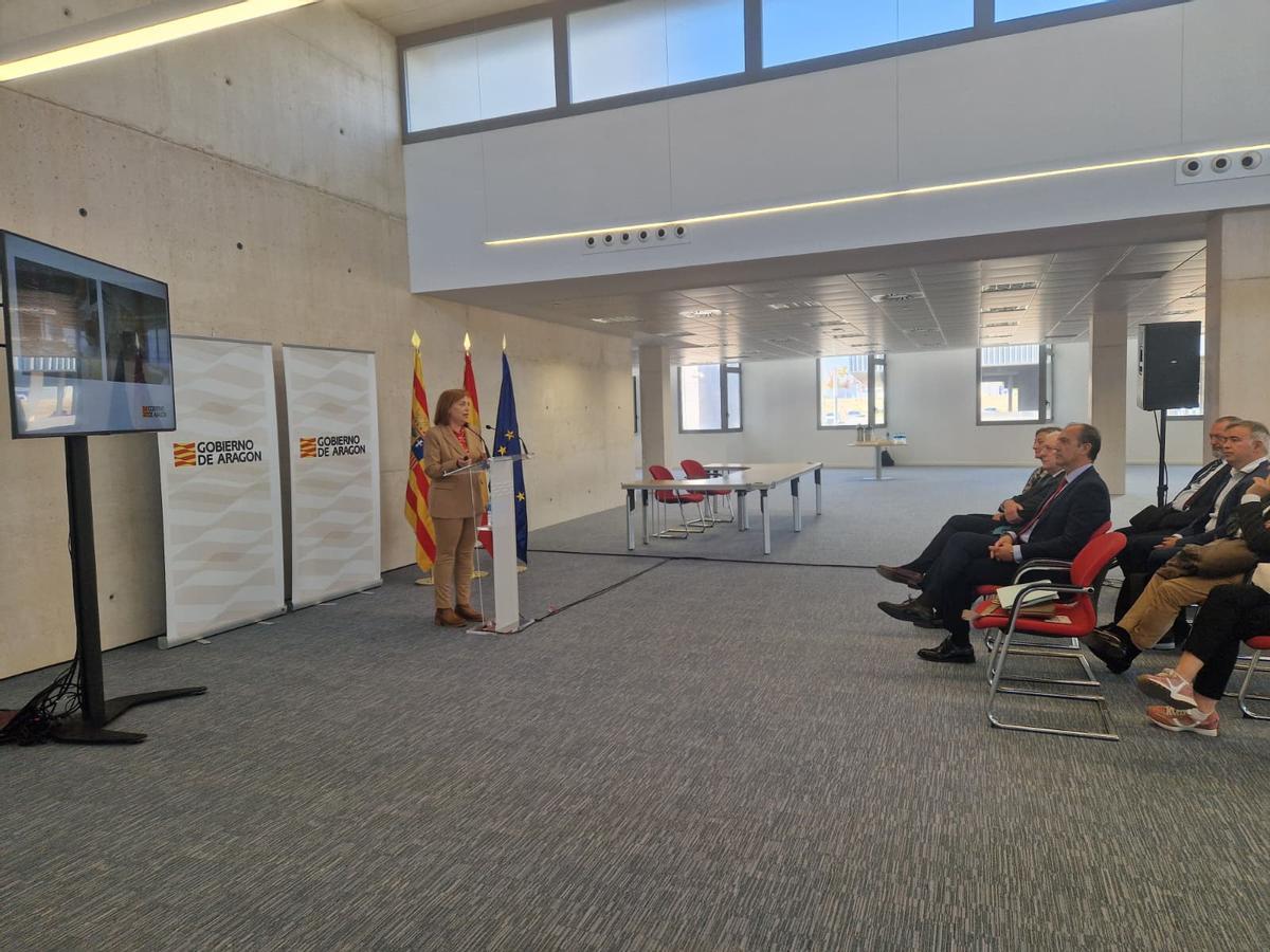 Nuria Gayán, este martes, durante la presentación junto a los consejeros Bancalero y López.