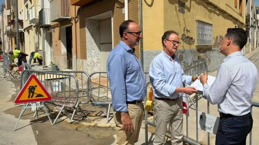 Renuevan 2,5 kilómetros de red de agua en Alcalà para mejorar el servicio