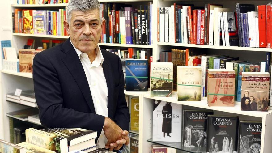 Javier Lafuente: &quot;Siempre lees que se acaba el libro en papel; son pamplinas&quot;