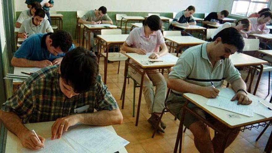 Educación descarta las oposiciones de Secundaria en Extremadura, congeladas desde 2010