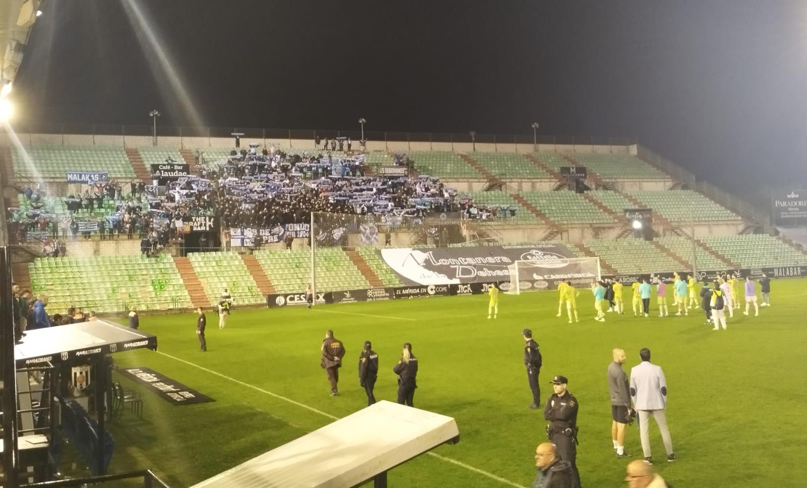 El Málaga CF saluda a la afición desplazada hasta Mérida.