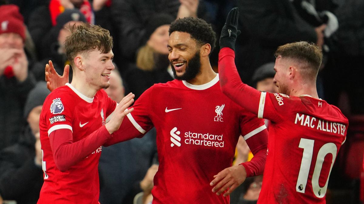 Conor Bradley, jugador del Liverpool, celebrando su gol contra el Chelsea