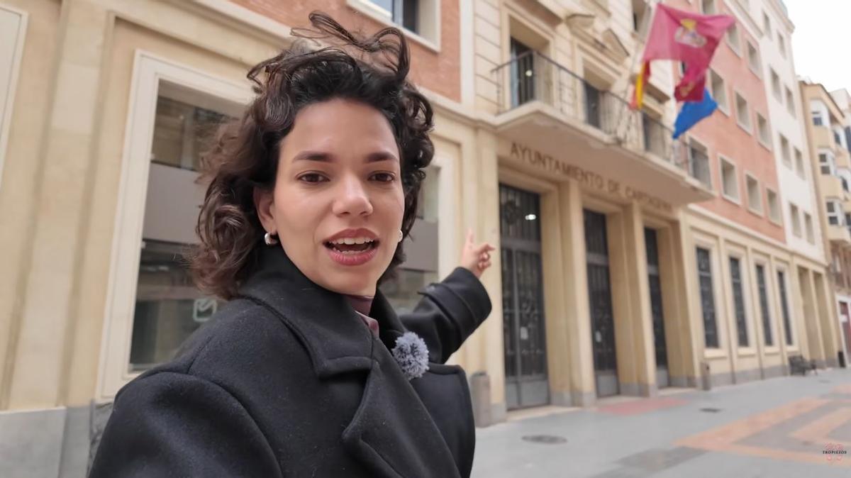La influencer Clau Tropiezos se pasea por Cartagena.